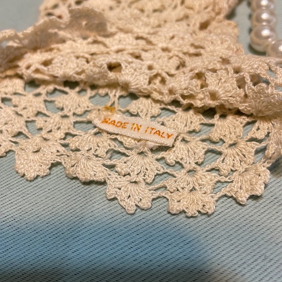 Vintage 1940s Crochet Lace Bridal gloves
- - Picture 2 of 8